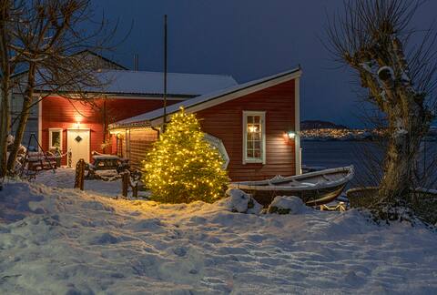 Private lake house on the quayside by the fjord.