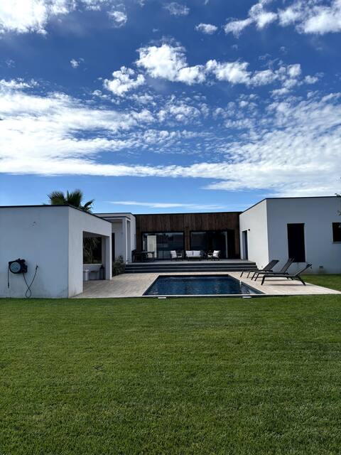 Contemporary villa with pool and large garden