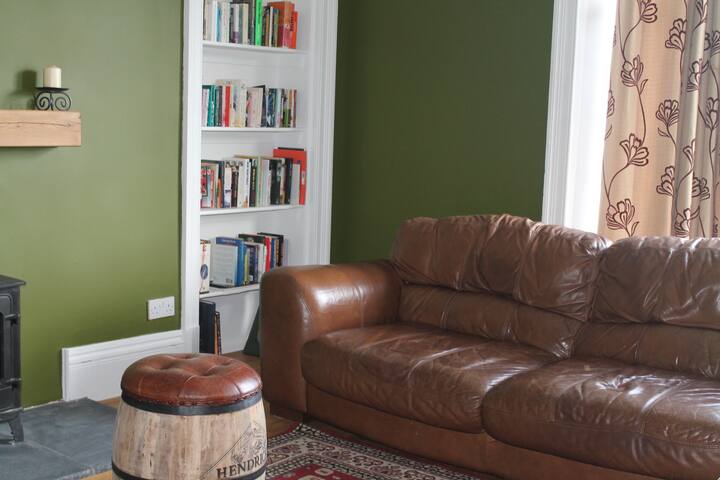 Fantastic Corner Apartment - Girvan