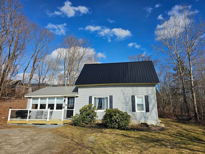Adorable Mountain View New Englander Pet Friendly Houses for Rent in