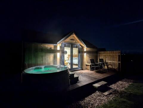 Jiji - Watch the sunrise from your hot tub!