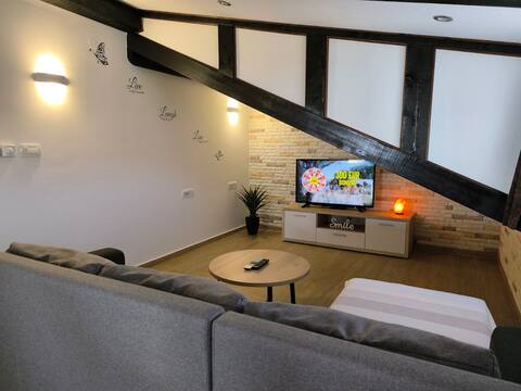 Top Airbnb: Penthouse Ema in Općina Primošten