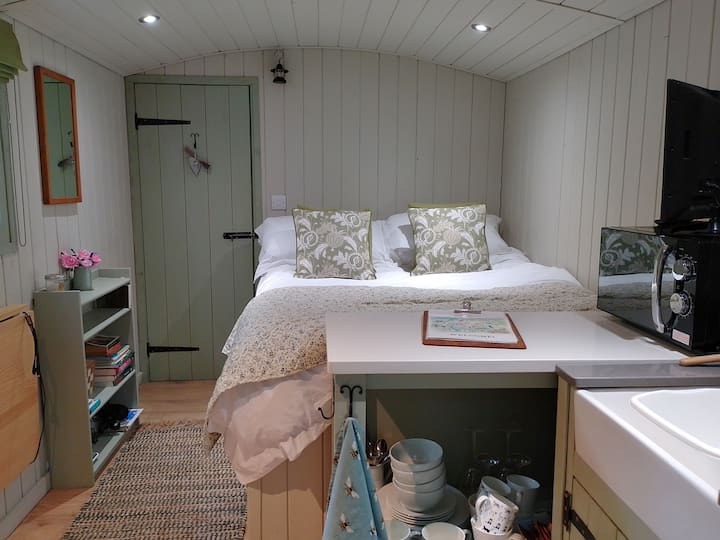 The Shepherd Hut At The Old Police House - Llangollen