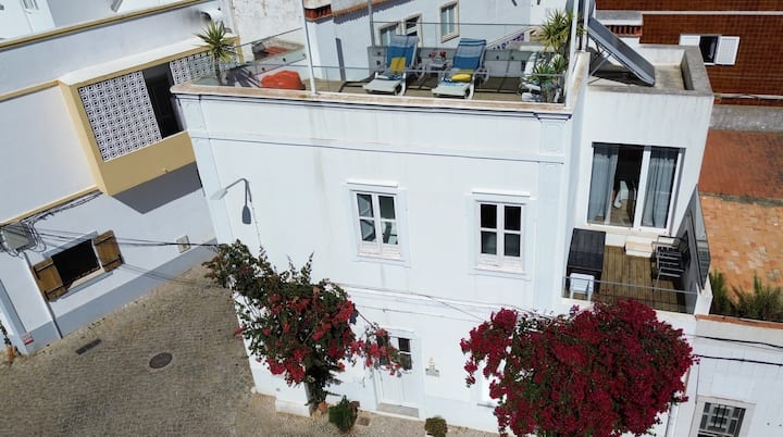 Casa Limoncello: Remodelada, Localização Perfeita! - Faro