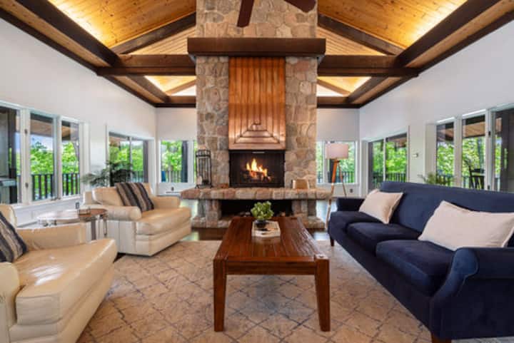 Bellaire Private Waterfront Retreat, beach & dock