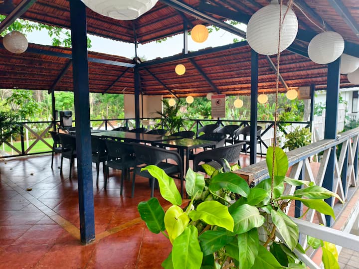 Dining area image 2