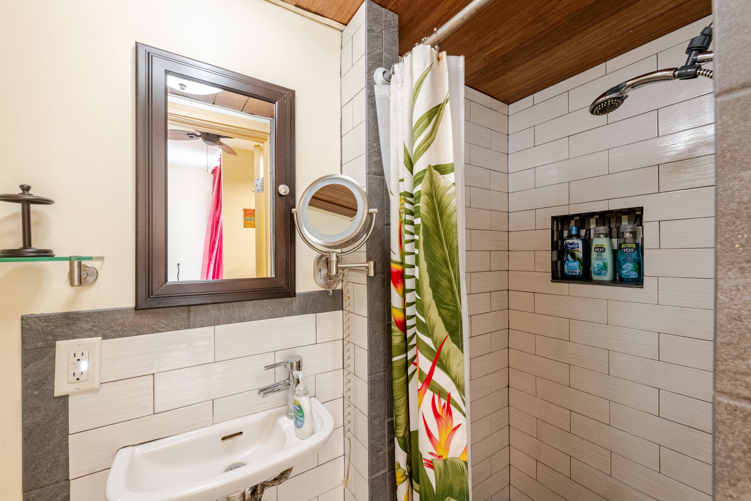 Condo in Kailua-Kona · ★4.87 · Studio · 1 bed · 1 bath - Image 6