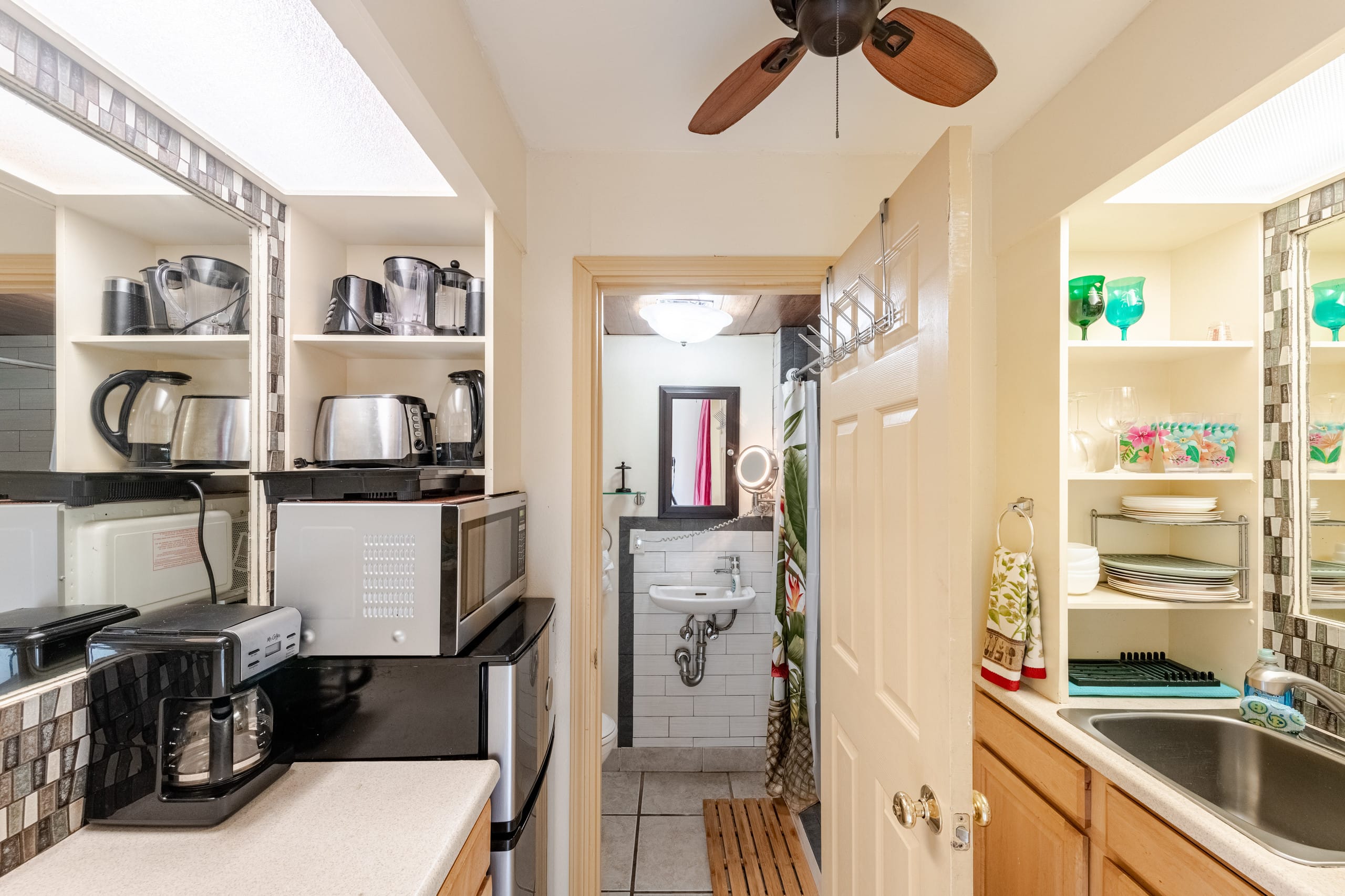 Condo in Kailua-Kona · ★4.87 · Studio · 1 bed · 1 bath - Image 3