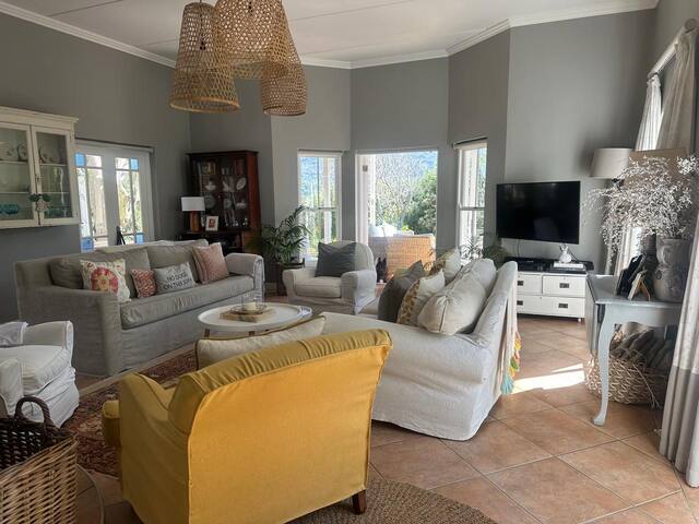 Mountain escape in the heart of Hout Bay. gallery image 4