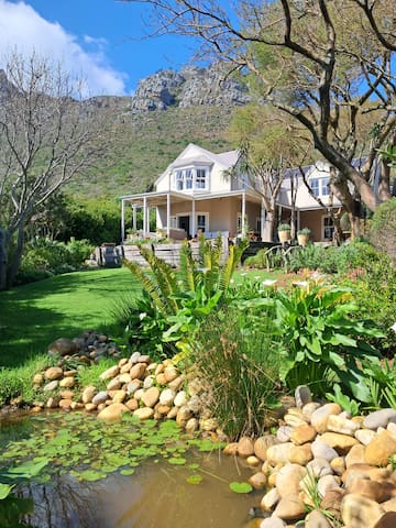 Mountain escape in the heart of Hout Bay.