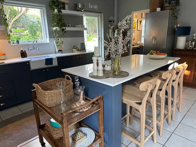 Mountain escape in the heart of Hout Bay. gallery image 5