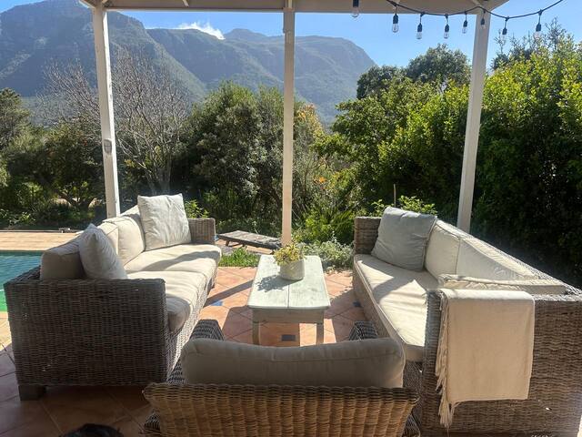 Mountain escape in the heart of Hout Bay. gallery image 2