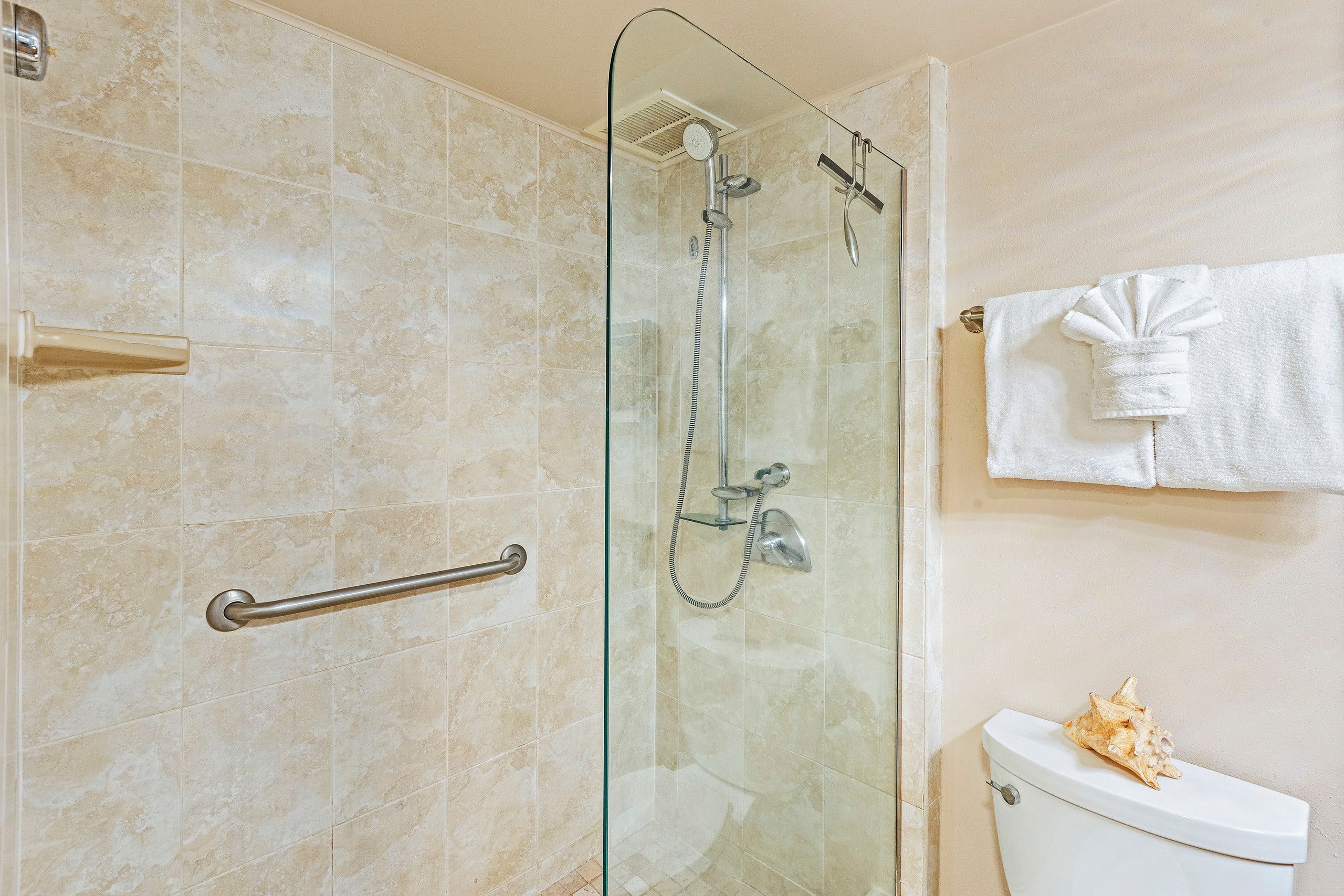 Condo in Kihei · ★4.92 · 2 bedrooms · 3 beds · 2 baths - Image 29