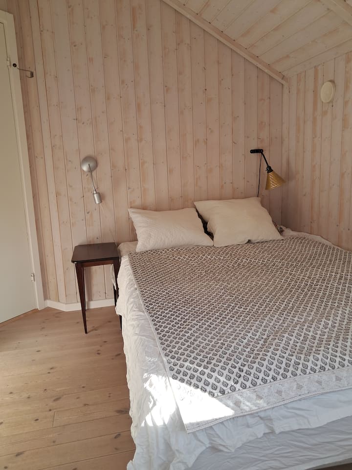 bed 140 cm.