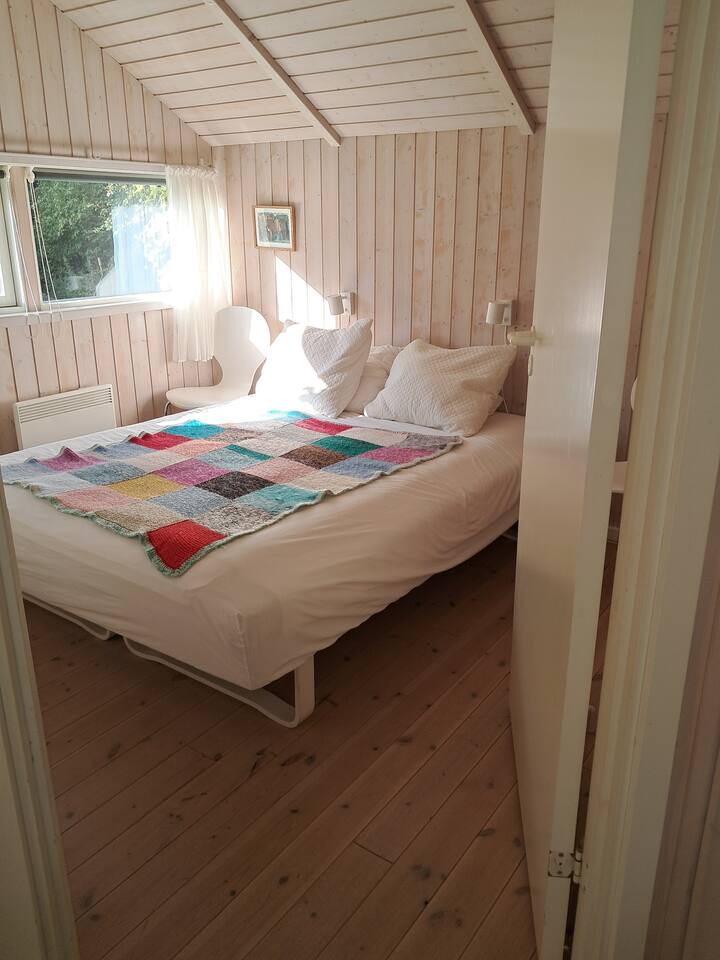 Bed 160 cm.