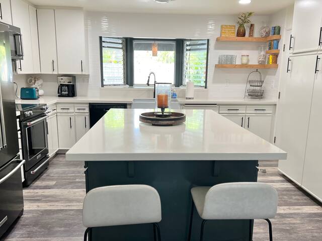 “Tide Pools, A Resort Style Home” w/ Concierge gallery image 5