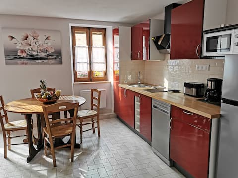 At Joséphine's cottages (studio)