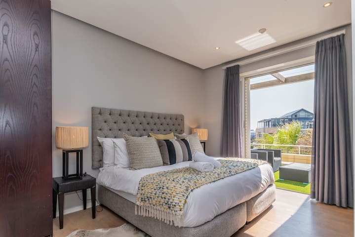 Elegant 2 Bed by Waterfront and Stadium