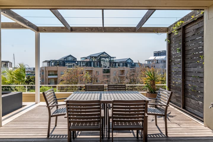 Elegant 2 Bed by Waterfront and Stadium gallery image 3