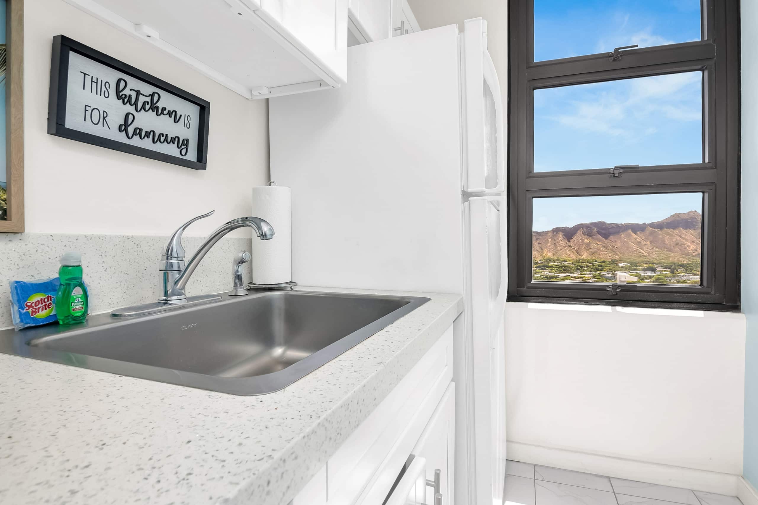 Condo in Honolulu · ★4.77 · 1 bedroom · 2 beds · 1 private bath - Image 22