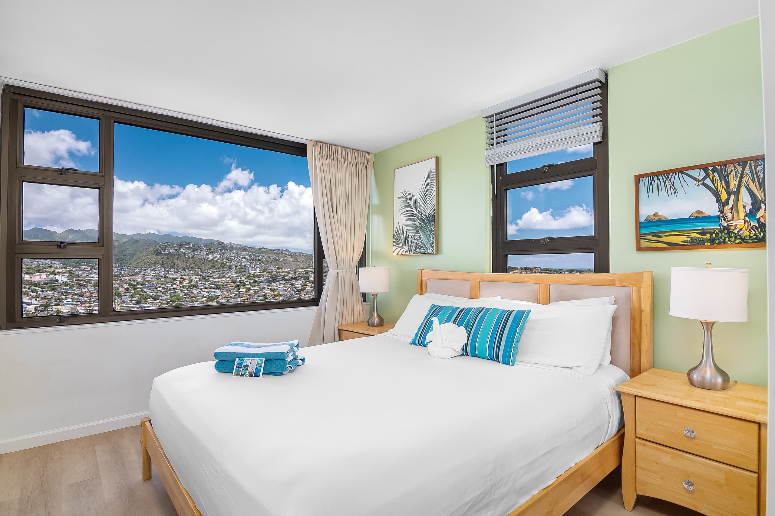 Condo in Honolulu · ★4.77 · 1 bedroom · 2 beds · 1 private bath - Image 4