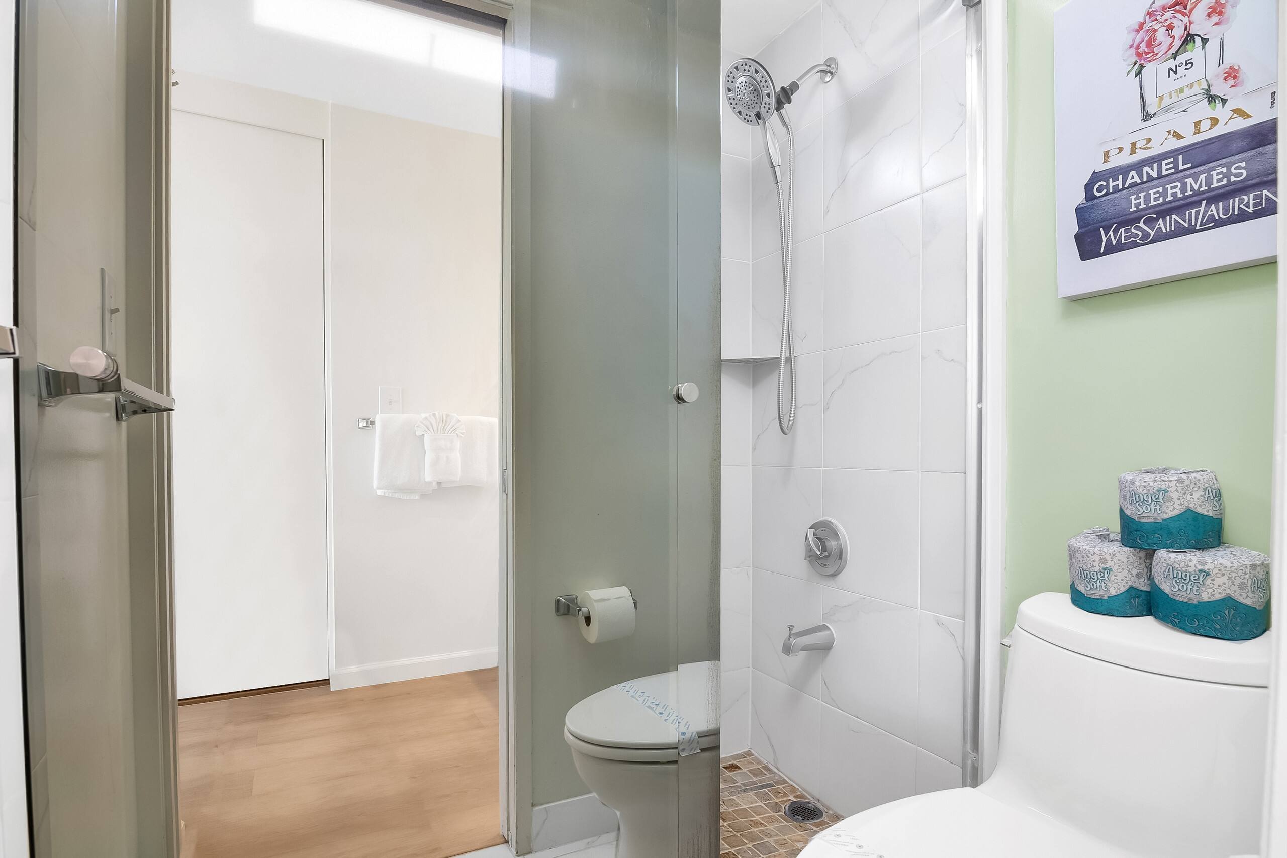Condo in Honolulu · ★4.77 · 1 bedroom · 2 beds · 1 private bath - Image 42