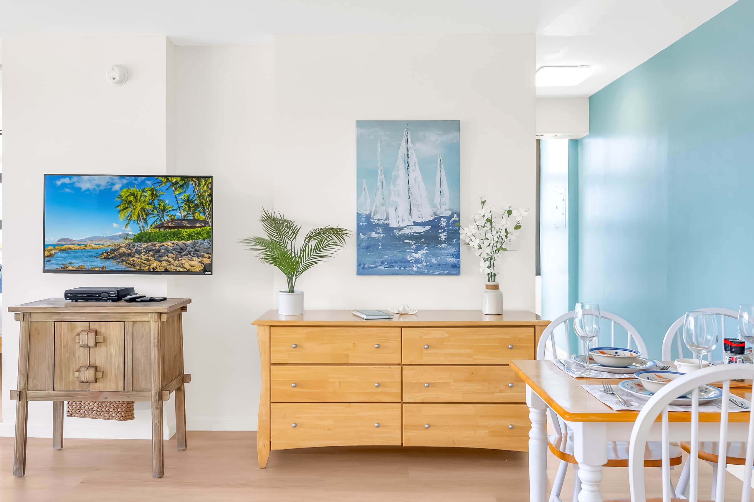 Condo in Honolulu · ★4.77 · 1 bedroom · 2 beds · 1 private bath - Image 15