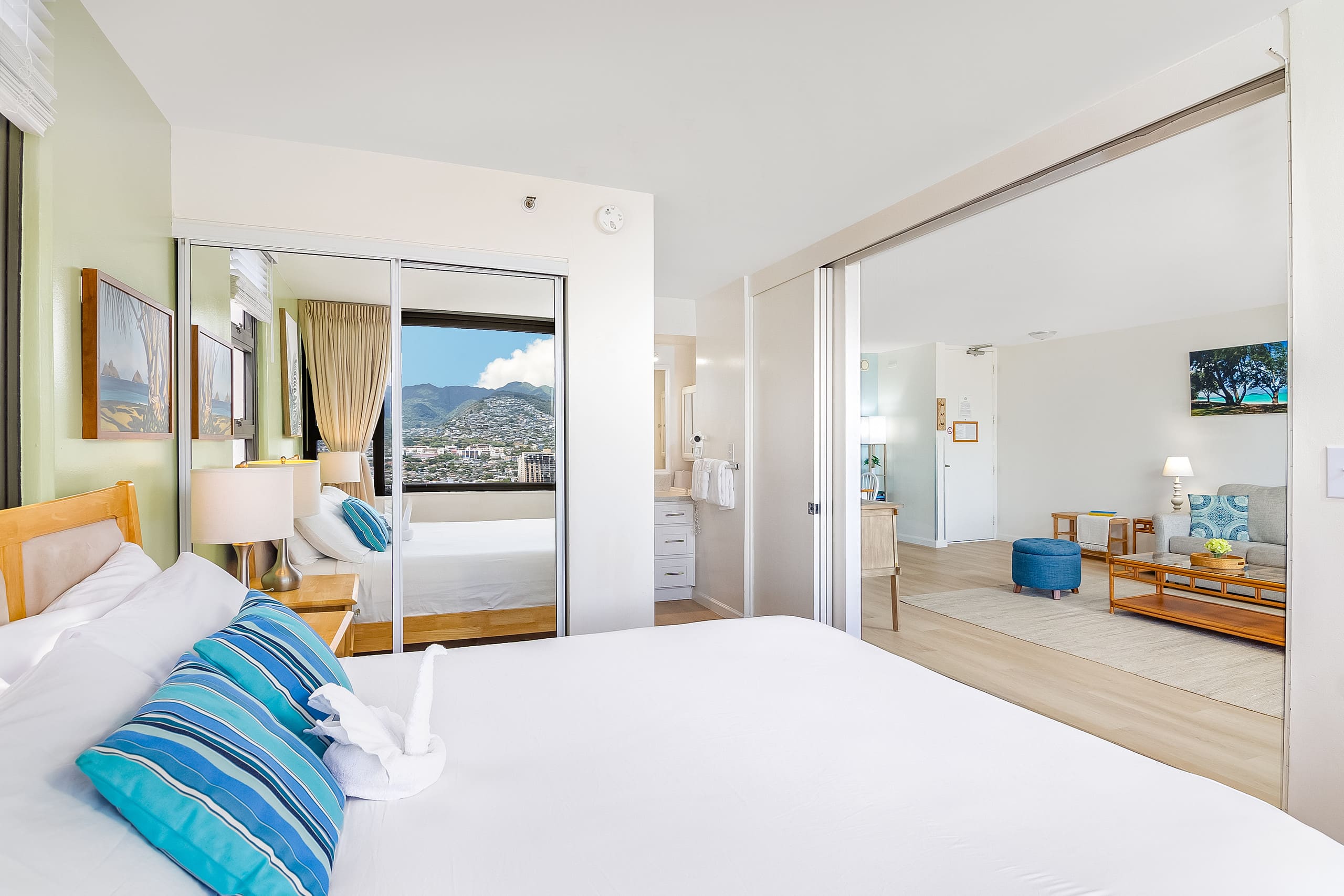 Condo in Honolulu · ★4.77 · 1 bedroom · 2 beds · 1 private bath - Image 35