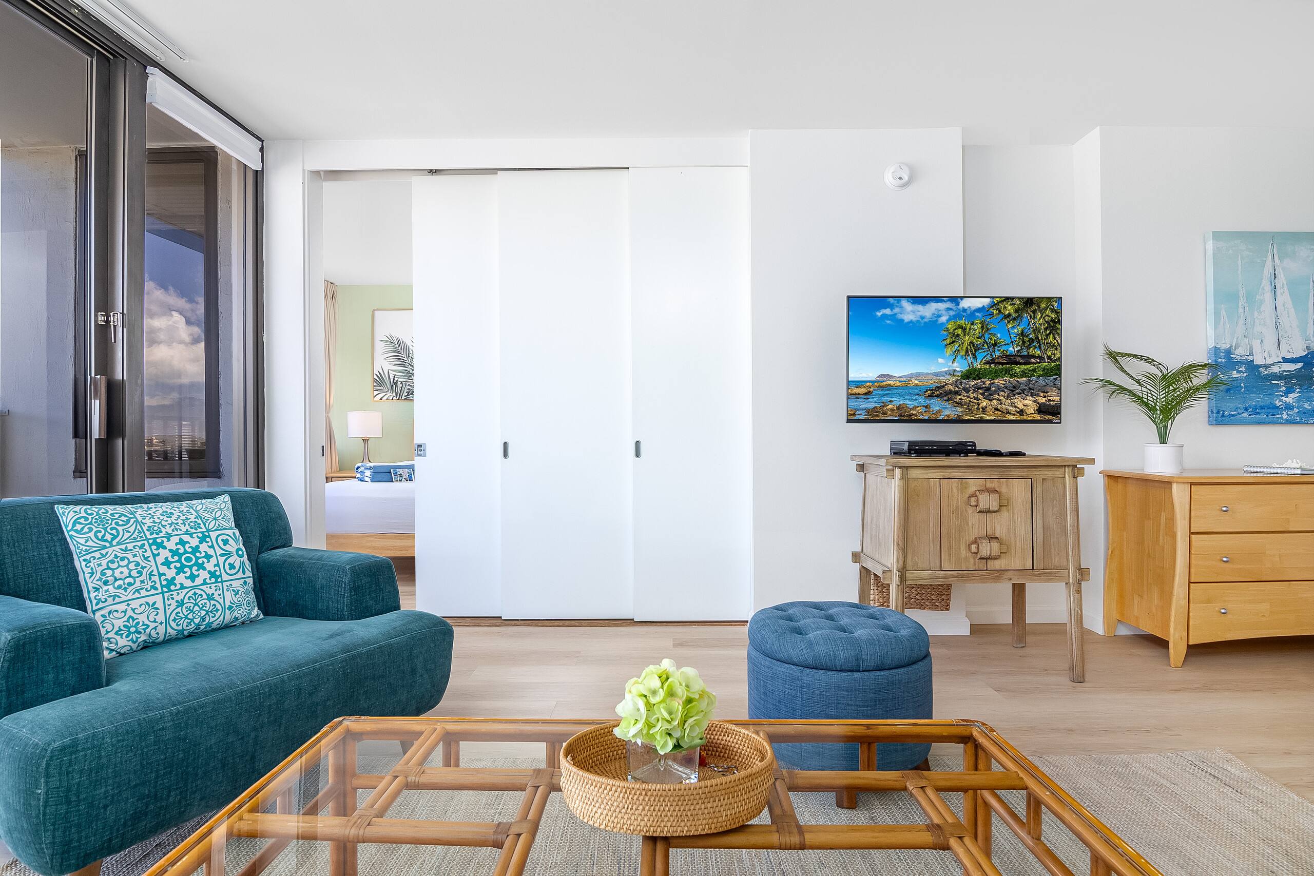 Condo in Honolulu · ★4.77 · 1 bedroom · 2 beds · 1 private bath - Image 11