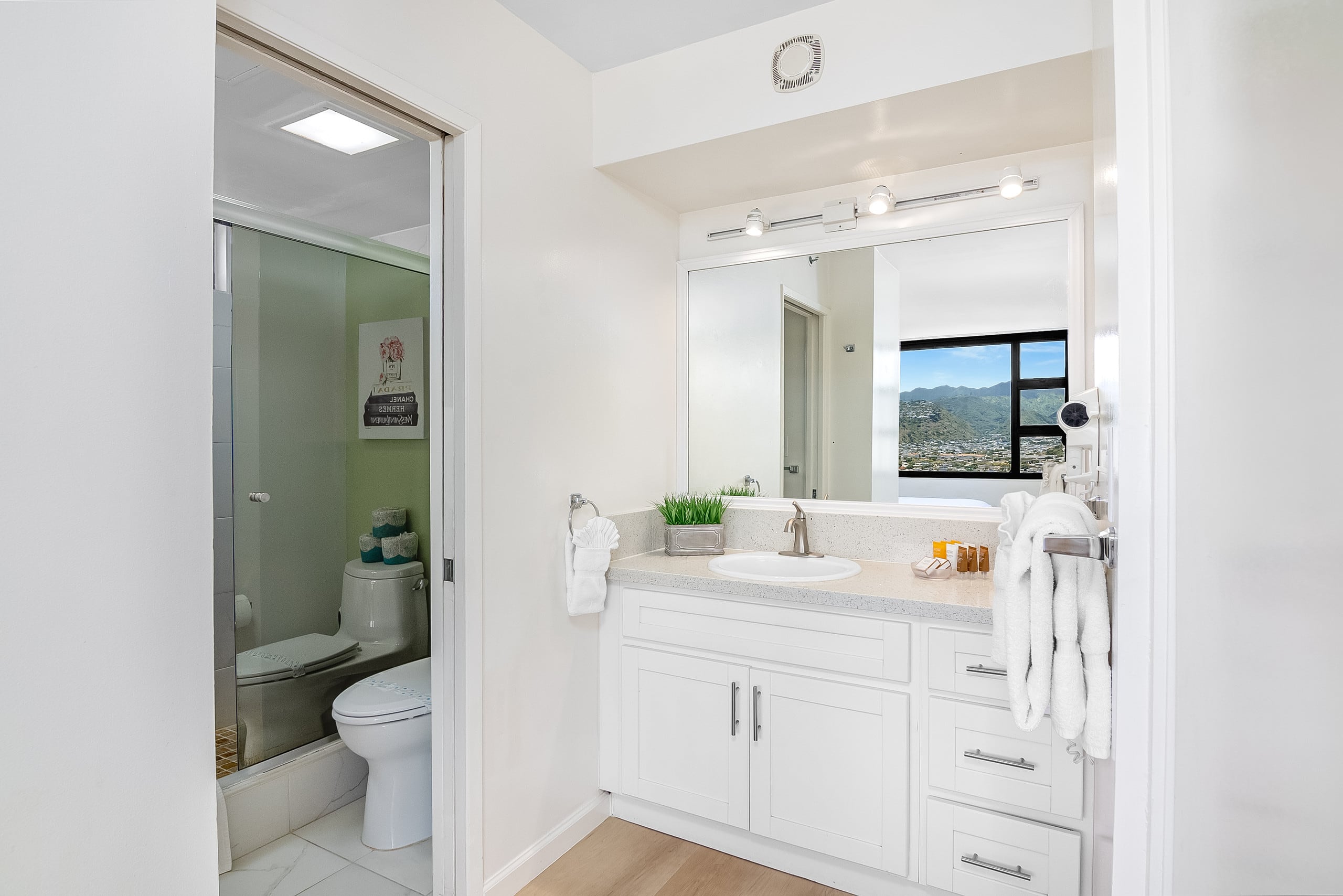 Condo in Honolulu · ★4.77 · 1 bedroom · 2 beds · 1 private bath - Image 40