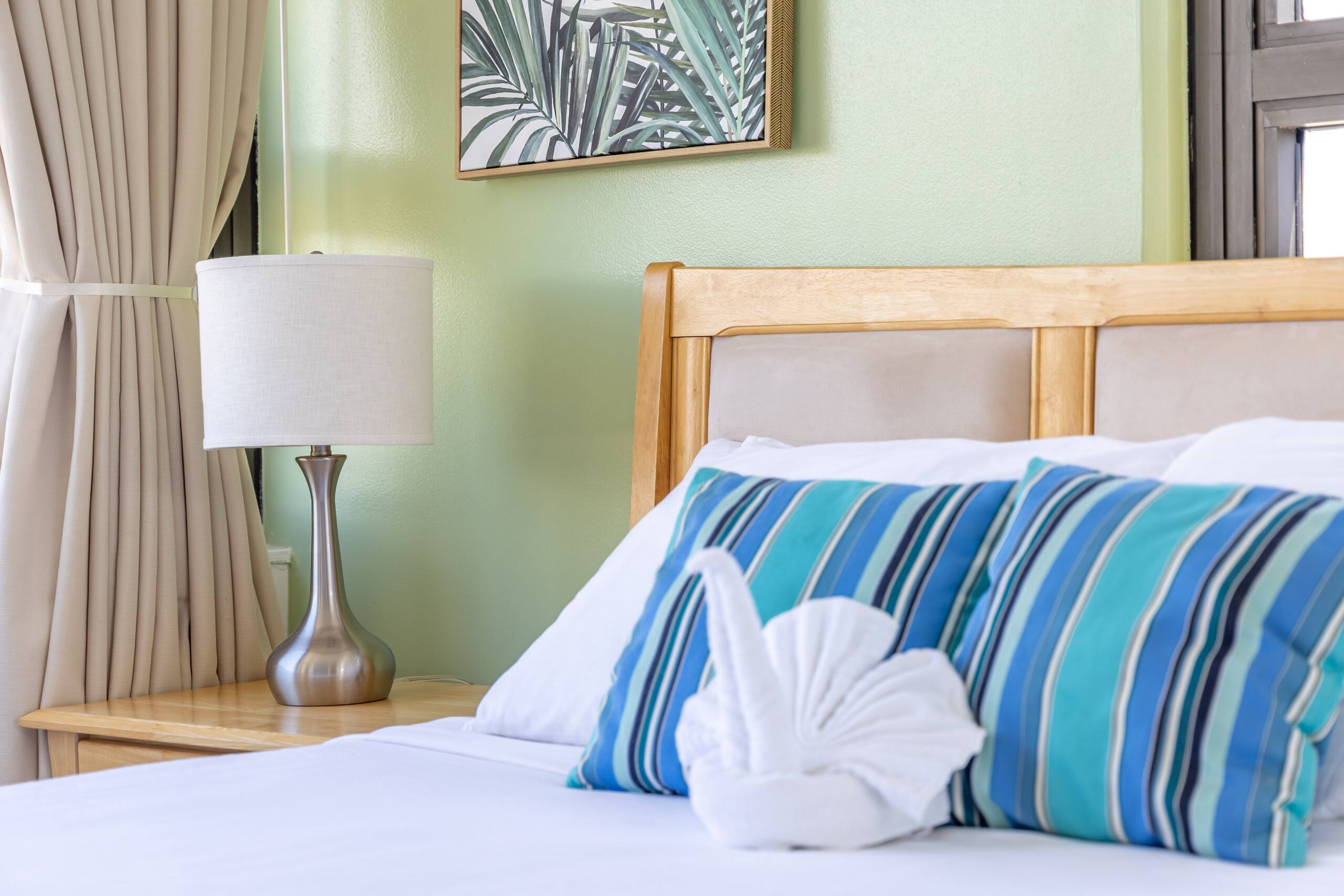 Condo in Honolulu · ★4.77 · 1 bedroom · 2 beds · 1 private bath - Image 37