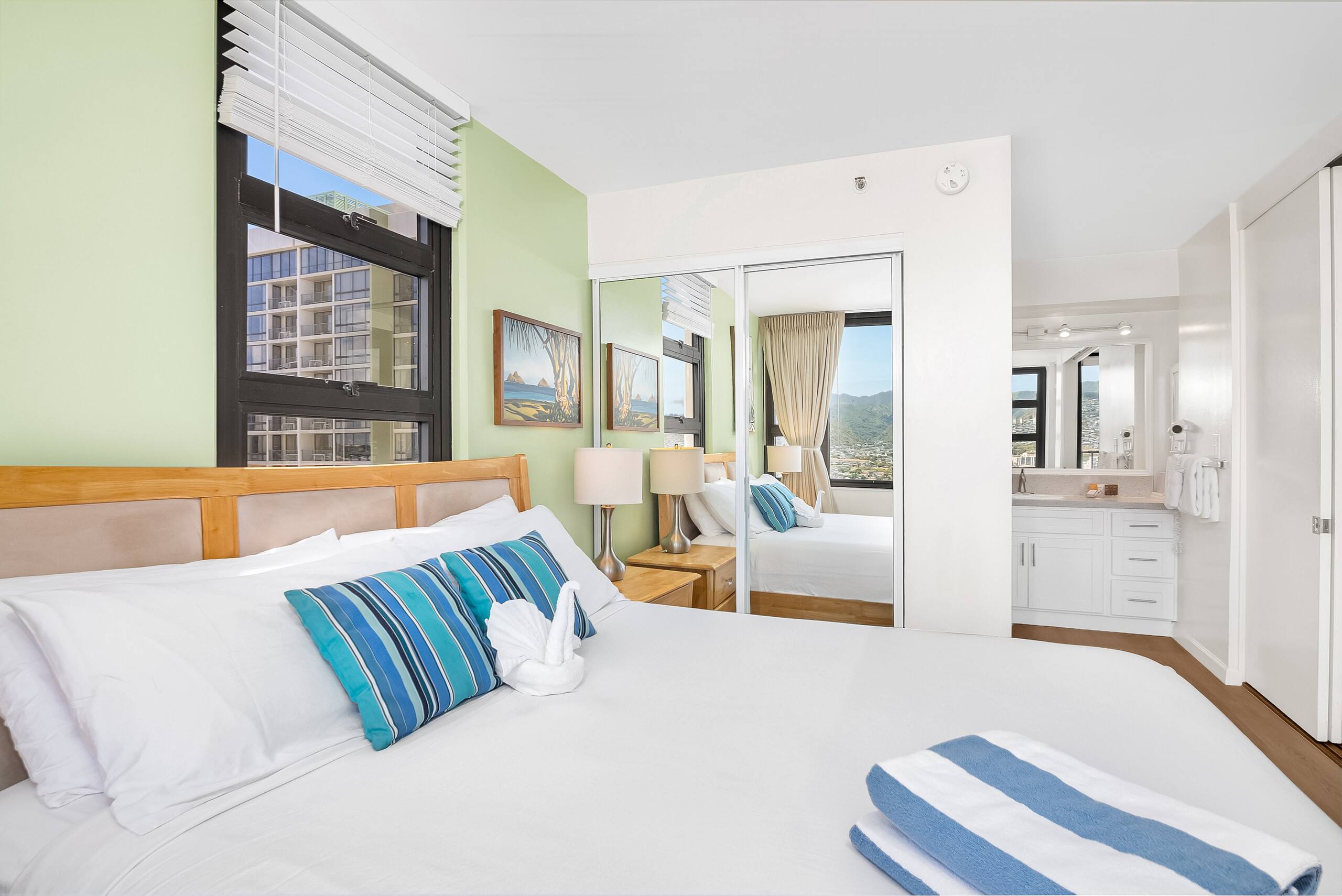Condo in Honolulu · ★4.77 · 1 bedroom · 2 beds · 1 private bath - Image 33