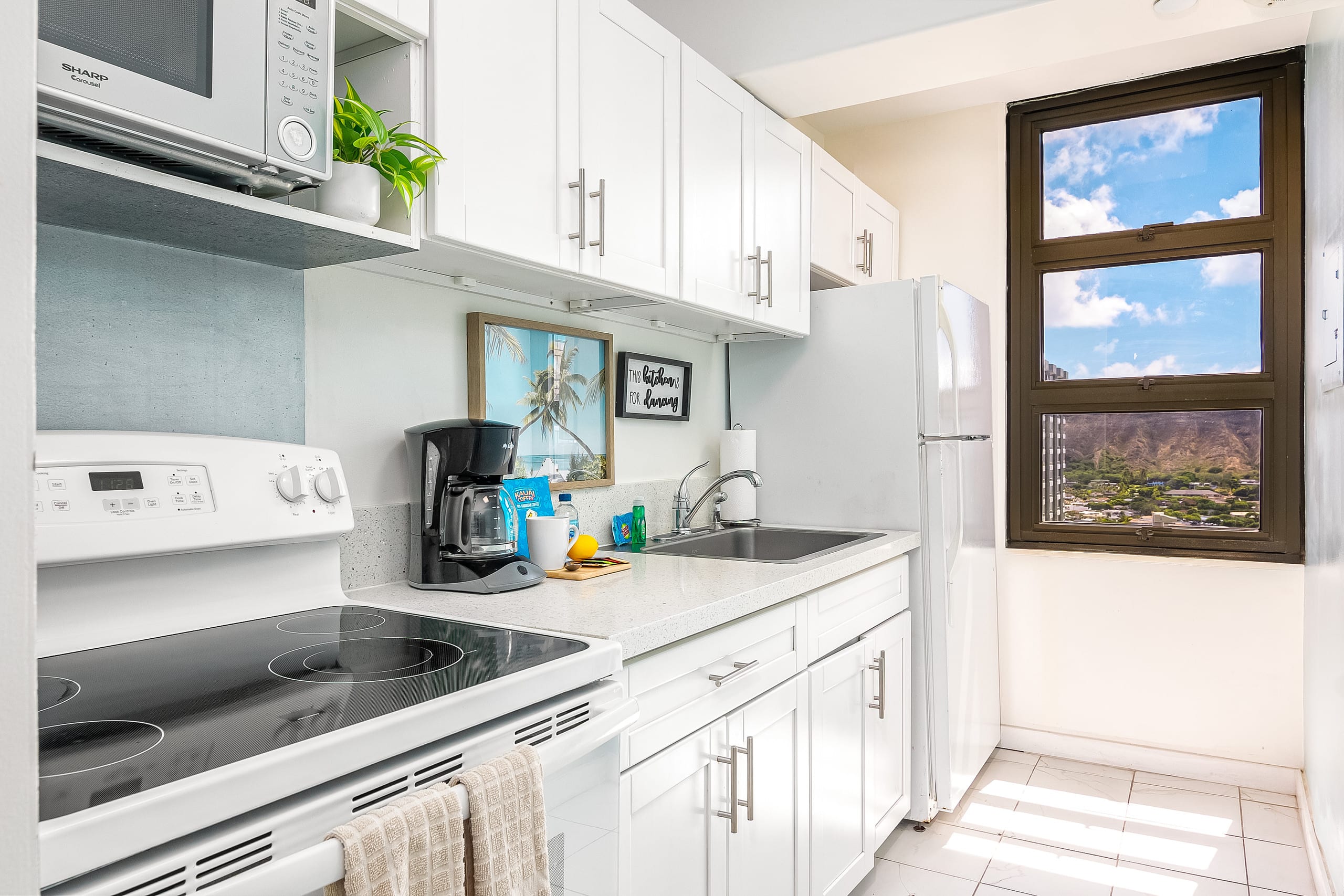 Condo in Honolulu · ★4.77 · 1 bedroom · 2 beds · 1 private bath - Image 19