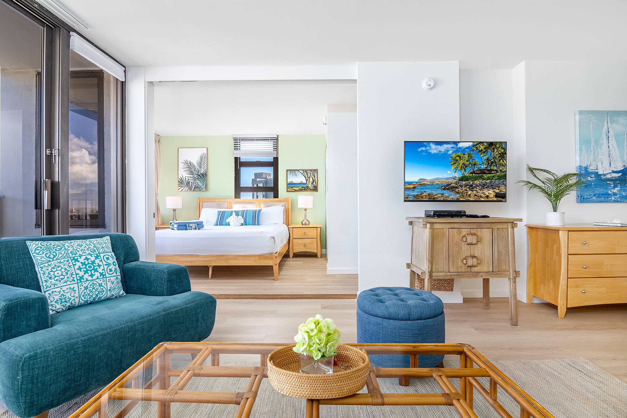 Condo in Honolulu · ★4.77 · 1 bedroom · 2 beds · 1 private bath - Image 12