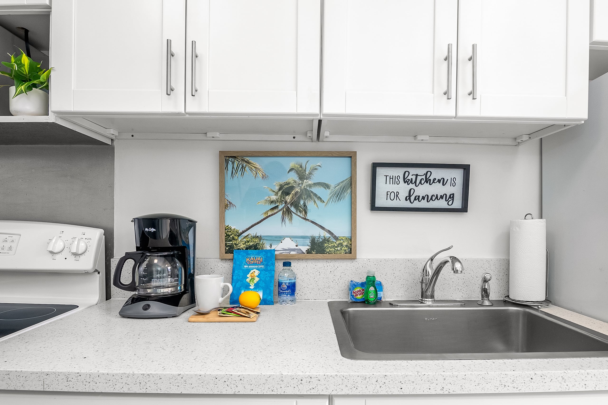 Condo in Honolulu · ★4.77 · 1 bedroom · 2 beds · 1 private bath - Image 21