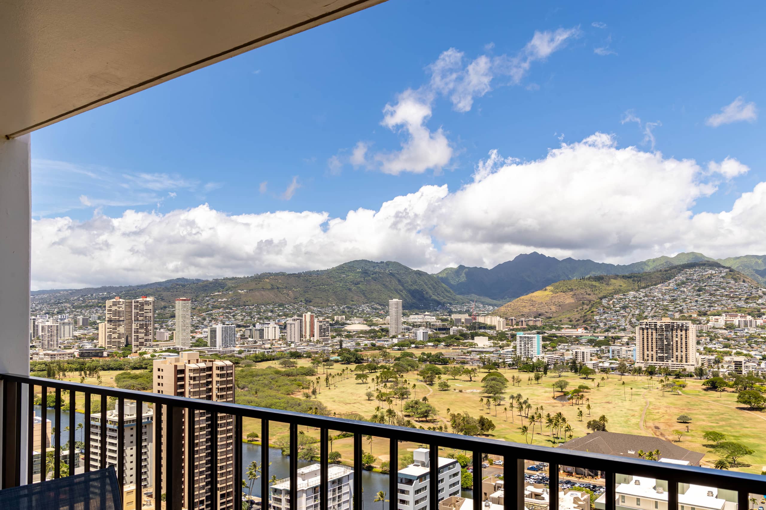 Condo in Honolulu · ★4.77 · 1 bedroom · 2 beds · 1 private bath - Image 49