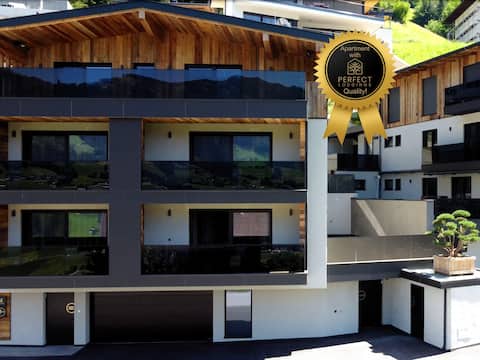 Dream Location – Alpine Views from Balcony / 7R12