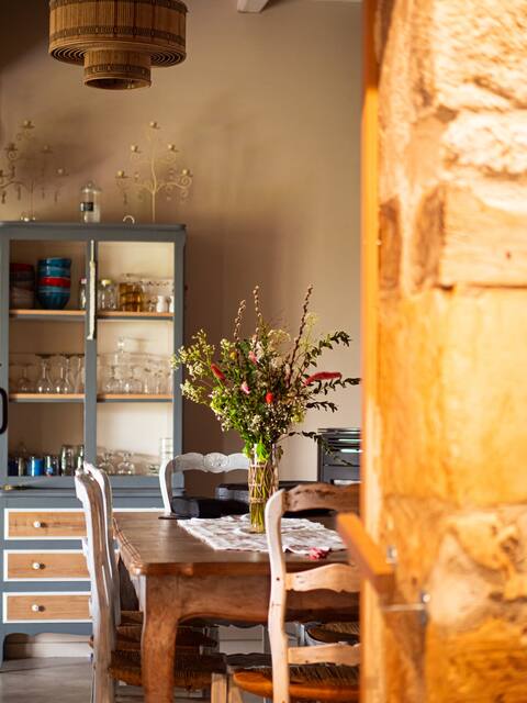 Charming Dordogne cottage with Jacuzzi for 6 people.