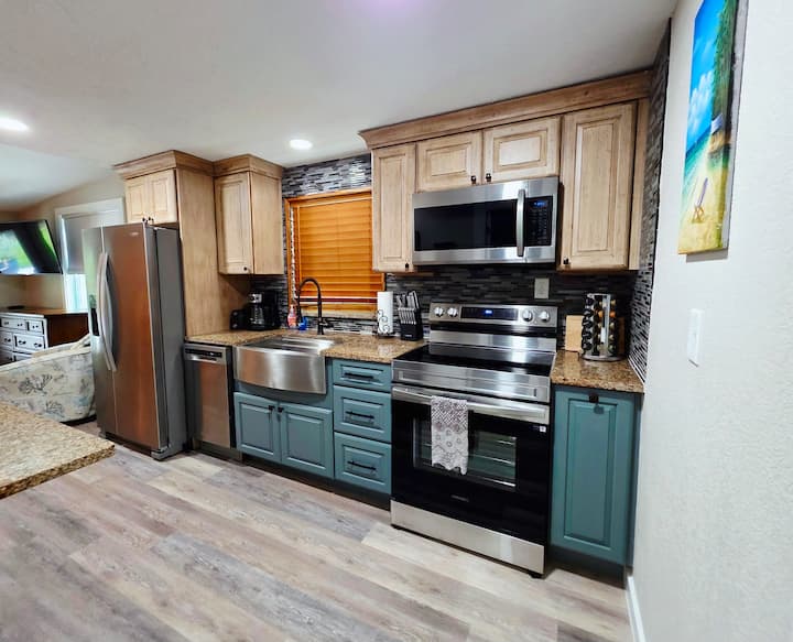 Airy Ozona East On The Gulf! Newly Renovated - Safety Harbor, FL