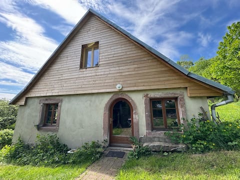 La Clé des Champs. Quiet bucolic cottage. 4 people