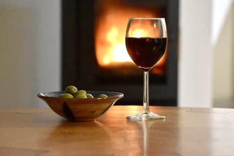 Beautiful loft, wood burner, easy walk to beach