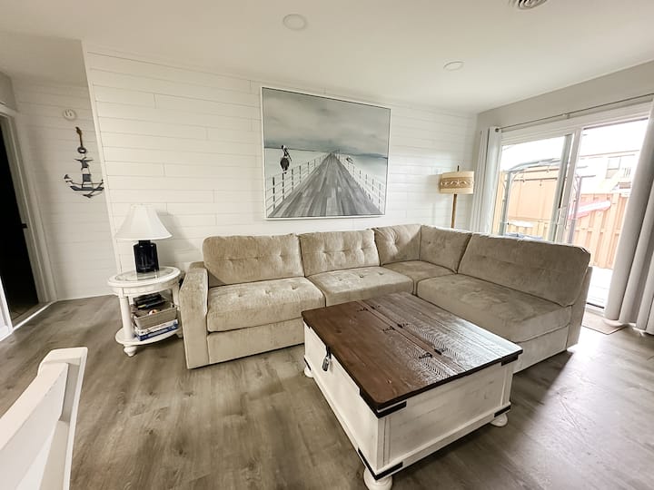 Freshly Renovated ! Steps To Outdoor Pool & Beach - Ocean City, MD
