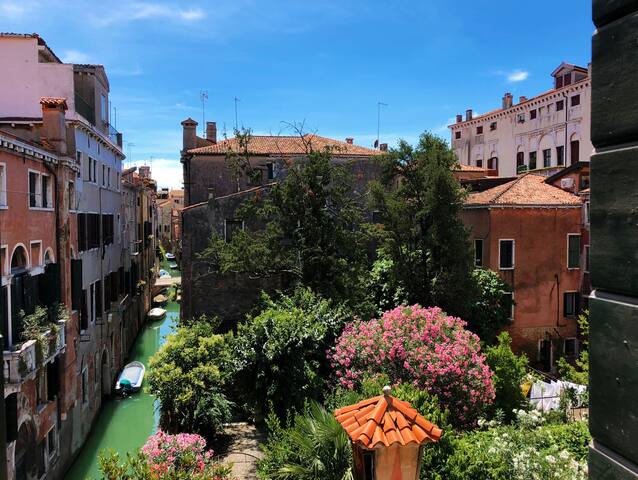 Cà Brunilda-luxury penthouse with terrace inVenice gallery image 5