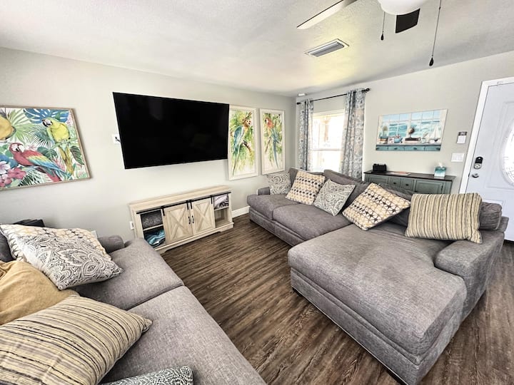Beautiful 3/2 Home Heated Pool, Wifi, Golf Cart. - 可可