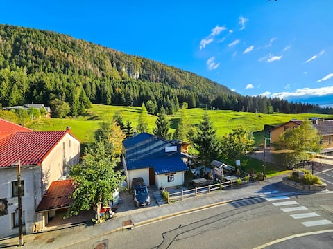 Mountain: View/Ski-lifts/Hiking/Mountain biking