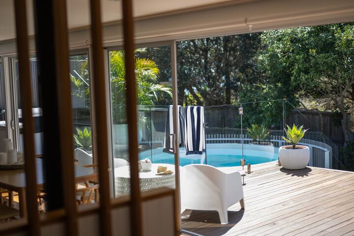 Diamond Beach House – beach front | pool | pets gallery image 2