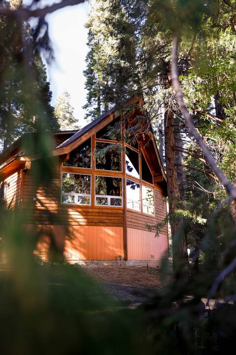 Lake Almanor Cabin & Guest Bunkhouse