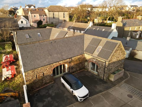 Large family friendly coastal barn,enclosed garden