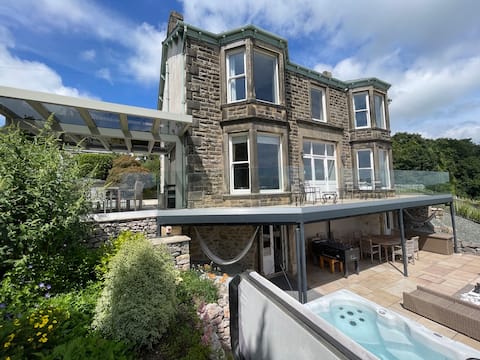 Spectacular views! Spacious 7 bed 7 bathroom house