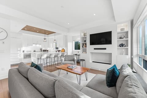 Luxury Townhome in Downtown Kelowna